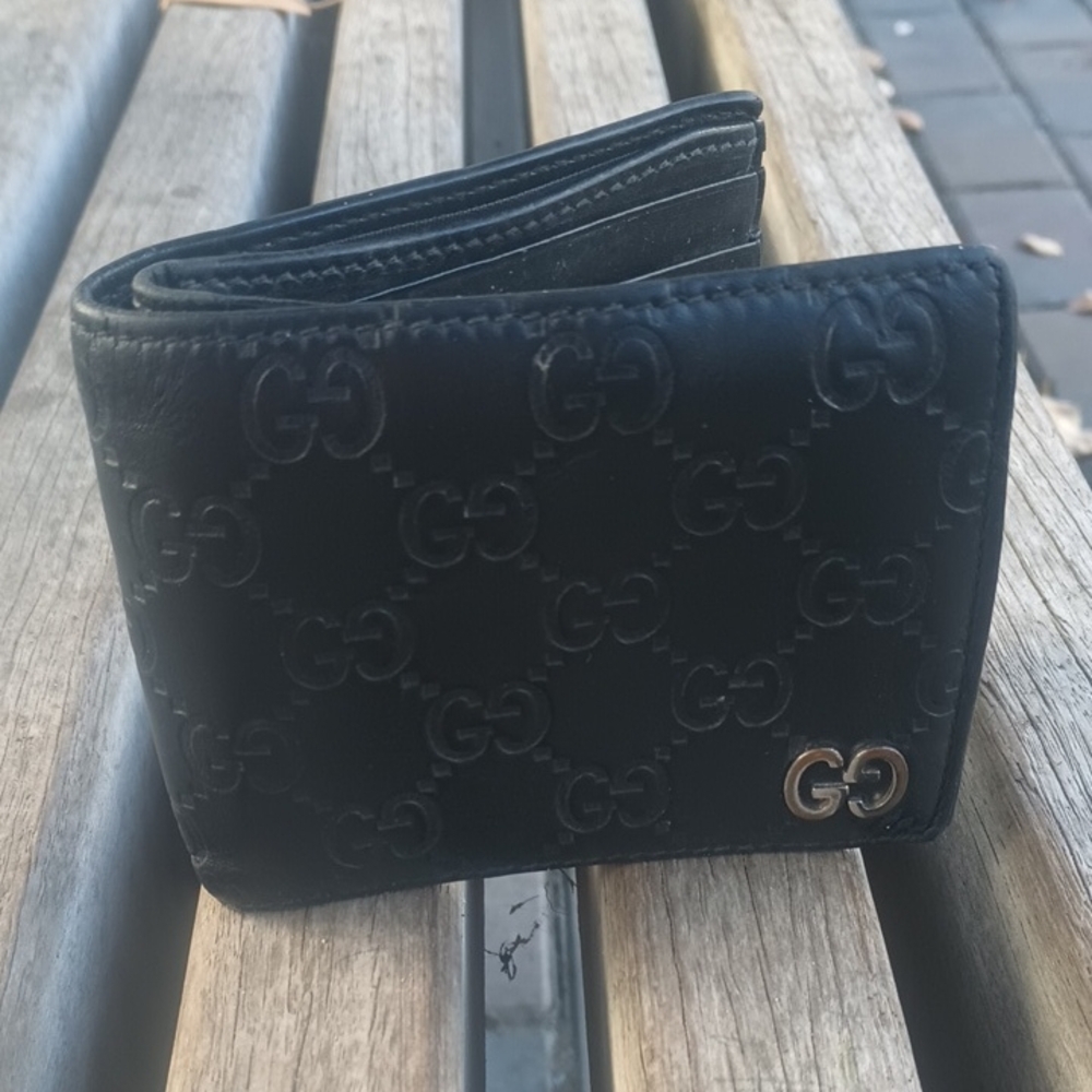 Gucci Black Leather Bifold Wallet with Silver Logo ( Has Serial Number )